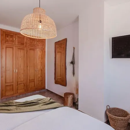 Bed and Breakfast Yanes *