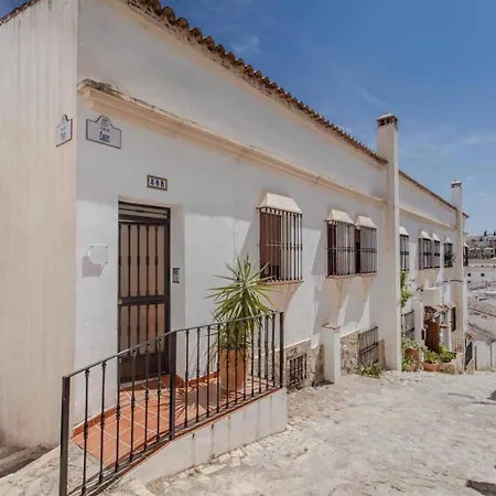 Yanes לינה וארוחת בוקר