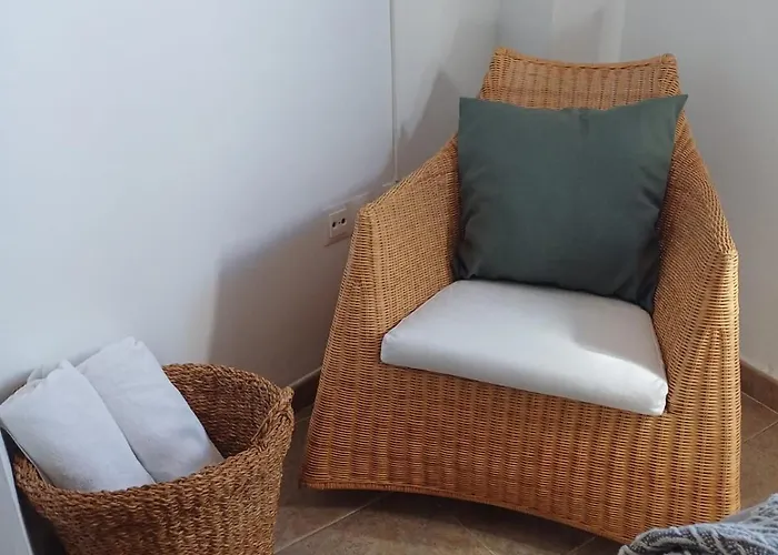 לינה וארוחת בוקר Yanes