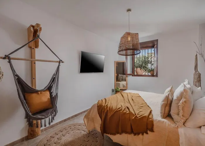 לינה וארוחת בוקר Yanes