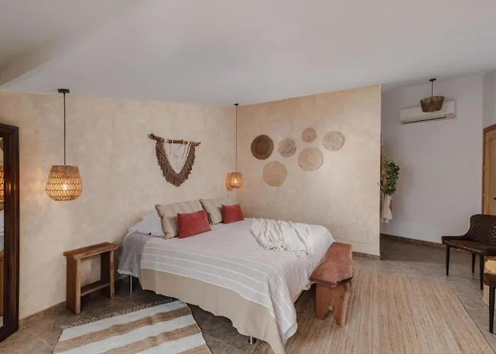 Yanes לינה וארוחת בוקר