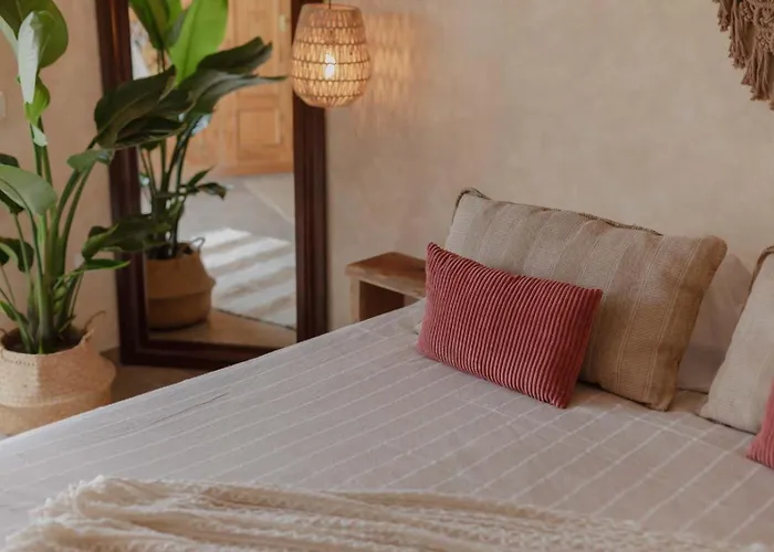 Yanes לינה וארוחת בוקר