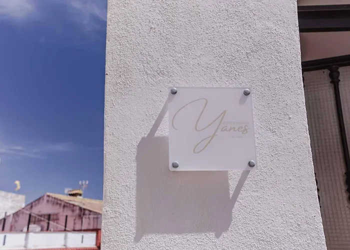 Yanes לינה וארוחת בוקר