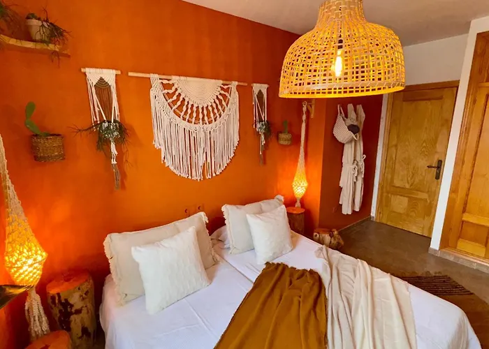 Yanes לינה וארוחת בוקר *