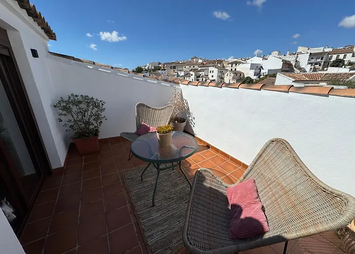 לינה וארוחת בוקר Yanes *